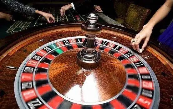 Meja blackjack langsung situs66 dengan dealer dalam studio profesional
